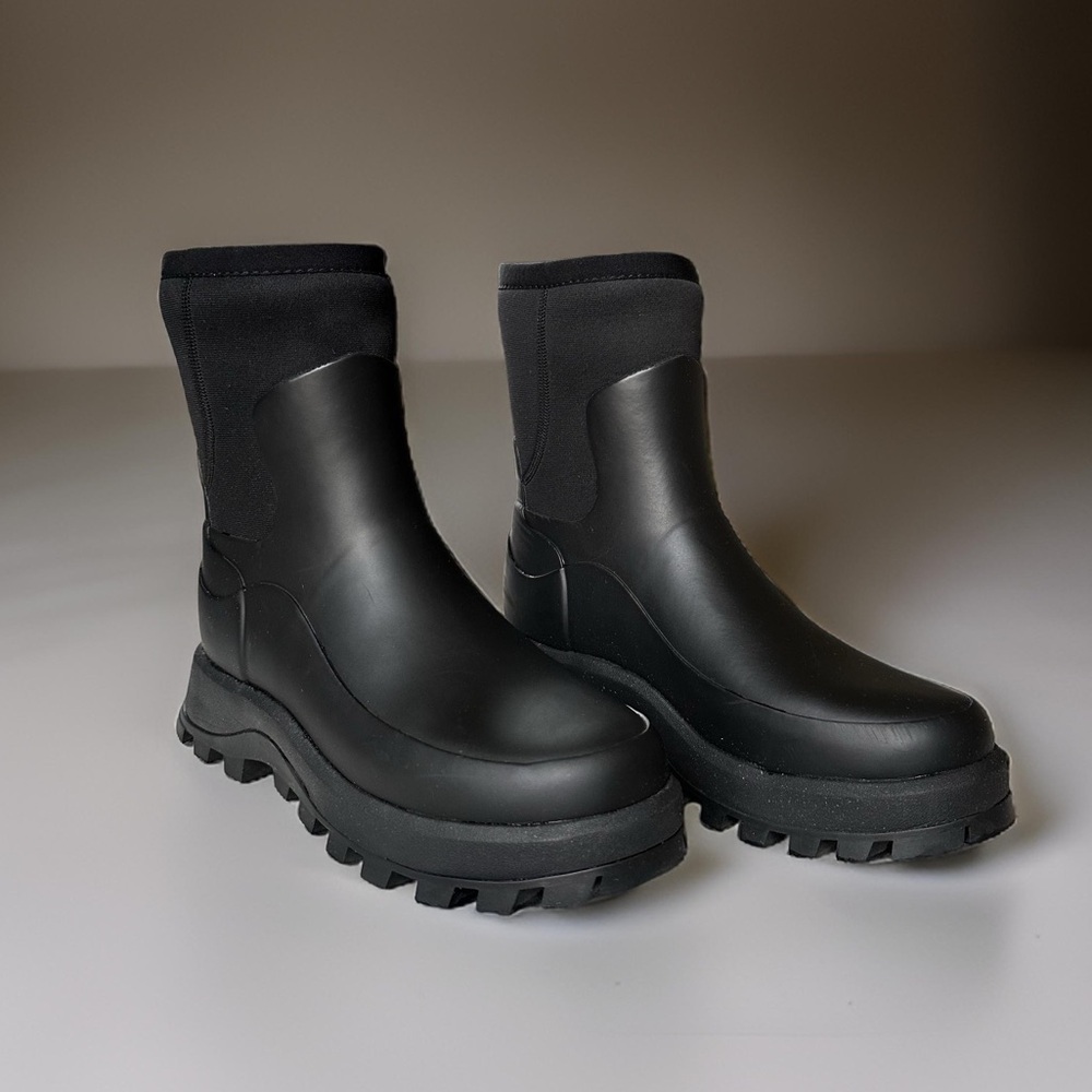 Hunter black rubber boots.